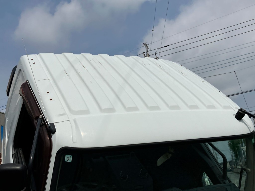 キャブルーフにキズ・凹み・サビがあります。|三菱 ファイター QKG-FK62FZの写真23