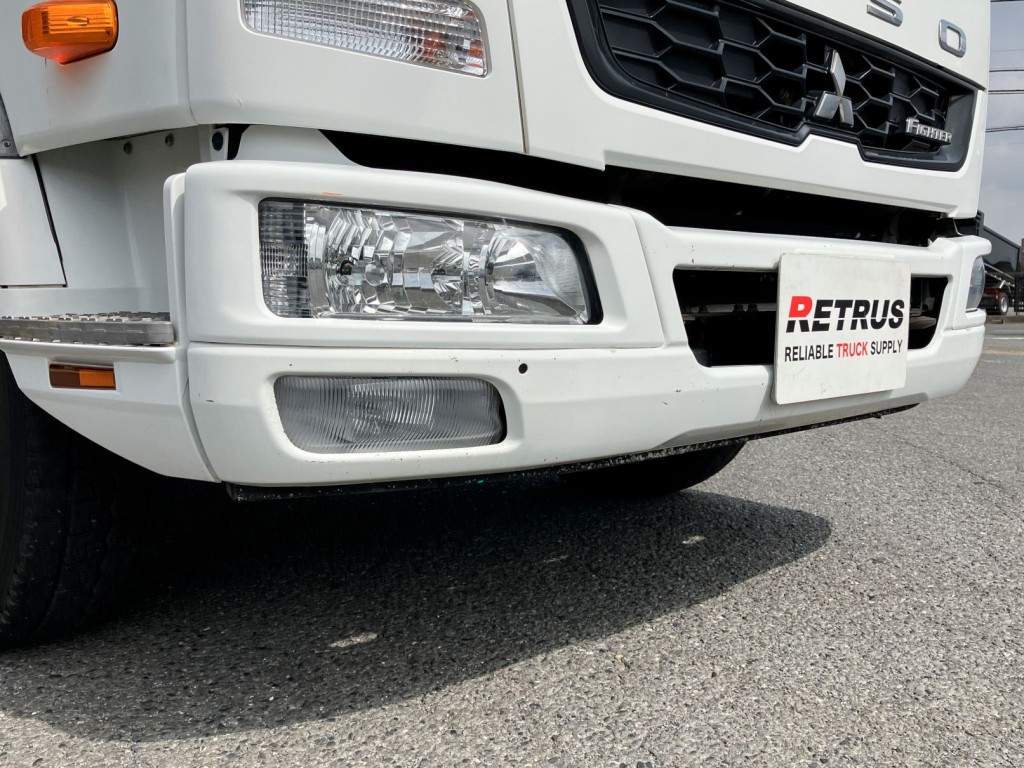 運転席側フロントバンパーに飛び石キズがあります。|三菱 ファイター QKG-FK62FZの写真26