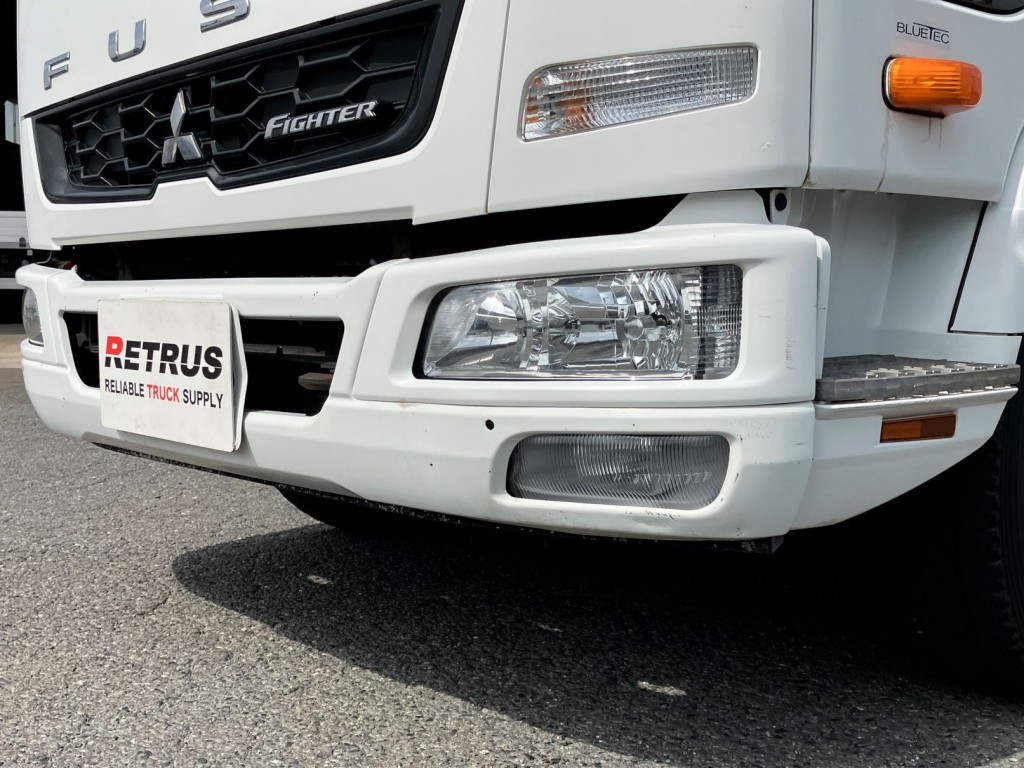 助手席側フロントバンパーに飛び石・キズ・凹みがあります。|三菱 ファイター QKG-FK62FZの写真27