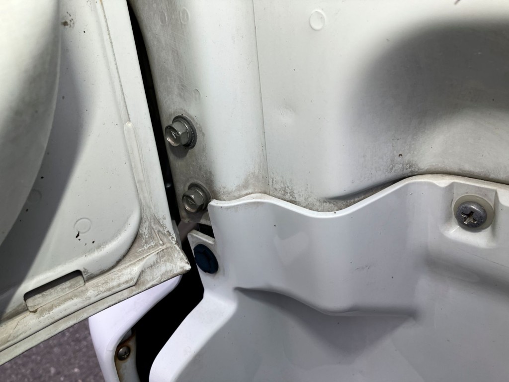 助手席側ピラー下部に歪みがあります。|三菱 ファイター QKG-FK62FZの写真35