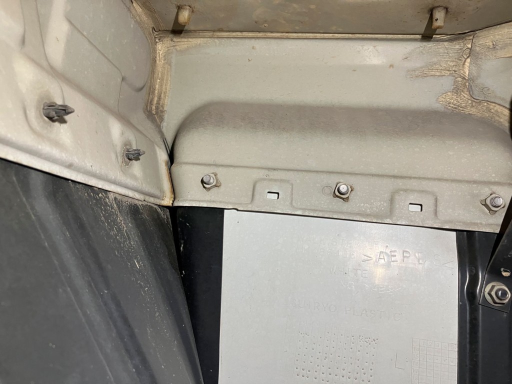 助手席側タイヤハウスに少し歪みがあります。|三菱 ファイター QKG-FK62FZの写真36