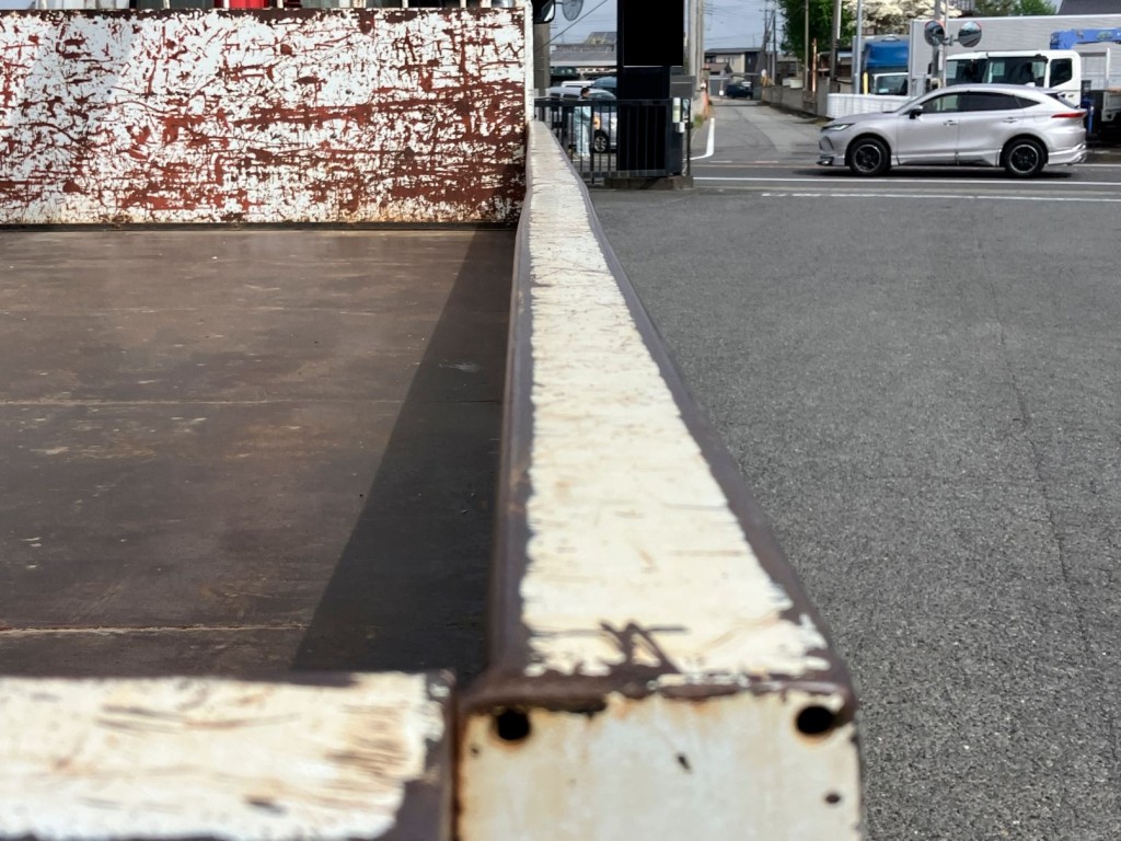 運転席側アオリに少し曲がりがあります。|三菱 ファイター QKG-FK62FZの写真46