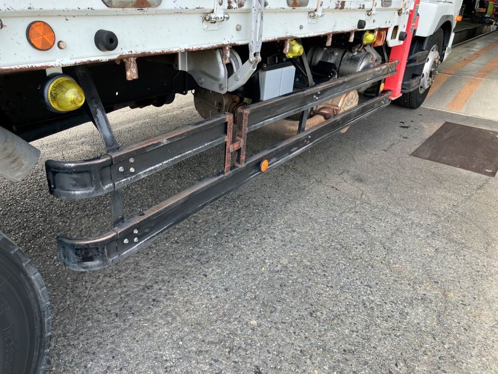 運転席側サイドバンパーにキズ・サビ・曲がりがあります。|三菱 ファイター QKG-FK62FZの写真47