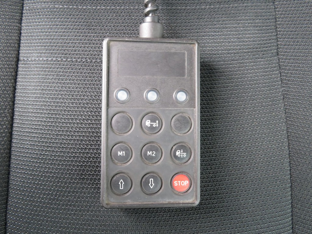 エアサスのコントローラーです。|いすゞ ギガ QKG-EXD52BDの写真22