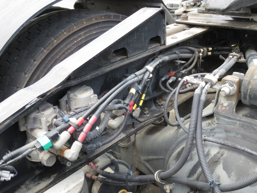 シャーシ内側の状態です。|いすゞ ギガ QKG-EXD52BDの写真34
