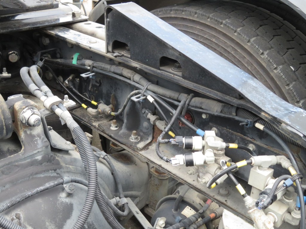 シャーシ内側の状態です。|いすゞ ギガ QKG-EXD52BDの写真35