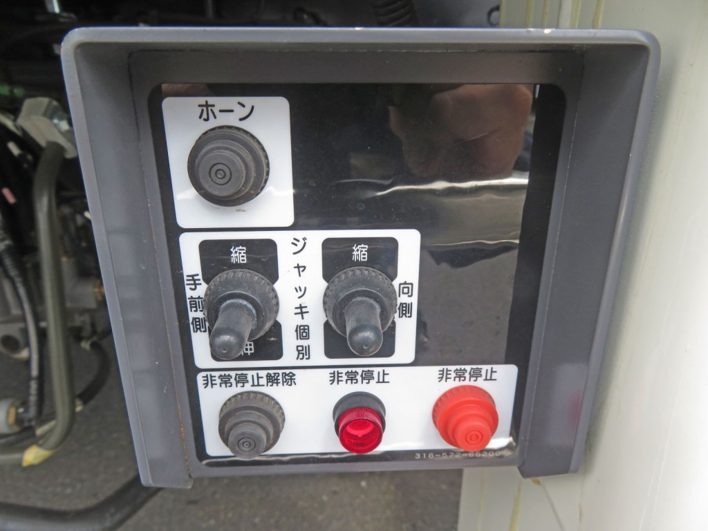 上物操作スイッチです。|日野 レンジャー 2DG-GK2ABAの写真14
