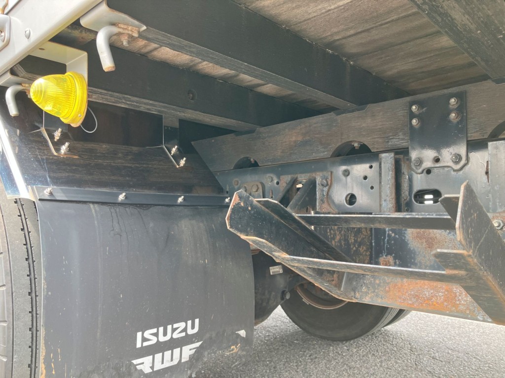 シャシとネタの状態です。ネタは木製です|いすゞ フォワード 2RG-FRR90S2(2WD)の写真6