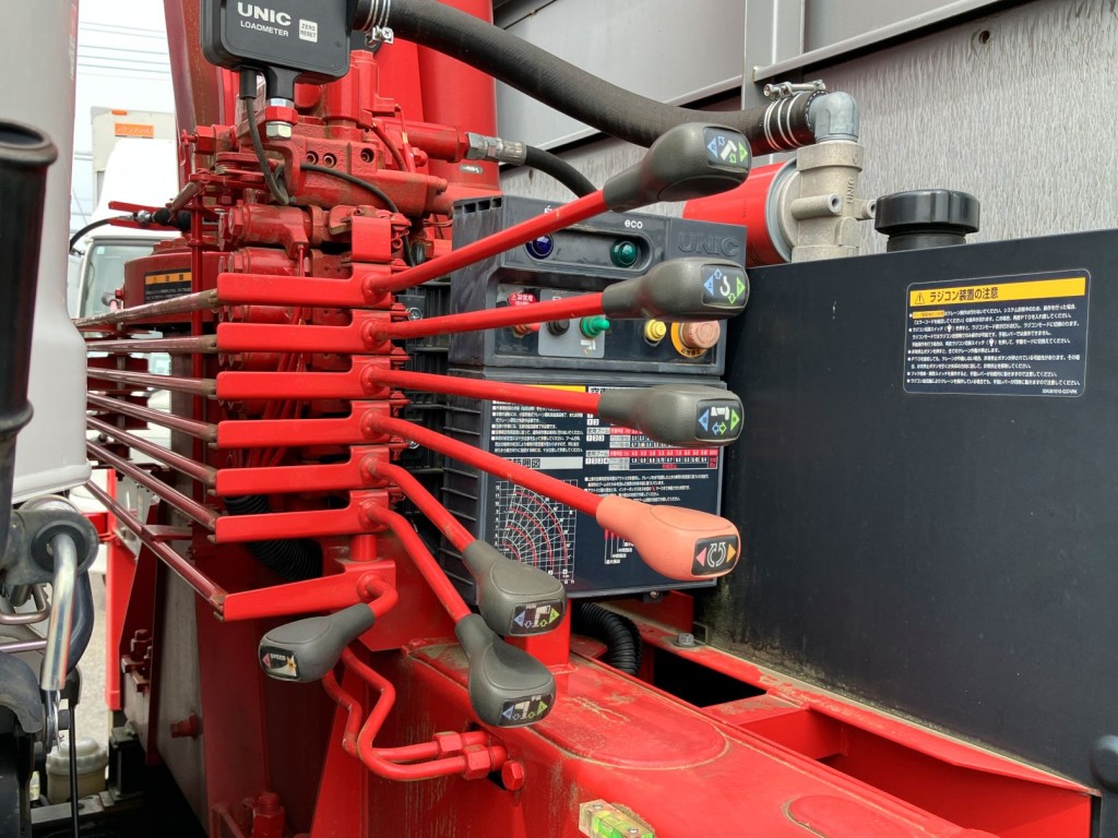 クレーンの操作レバーの状態です。|いすゞ フォワード 2RG-FRR90S2(2WD)の写真16