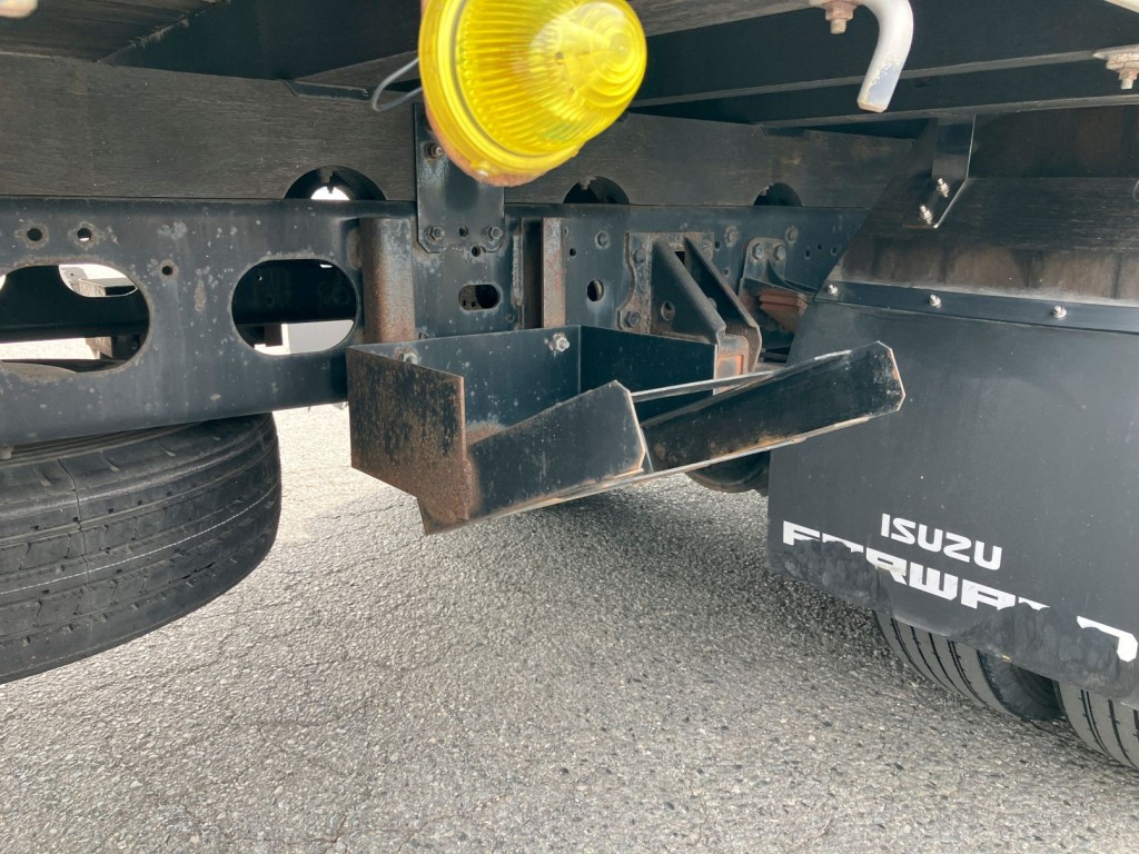 アウトリガーベース収納付きです。サビがあります|いすゞ フォワード 2RG-FRR90S2(2WD)の写真22