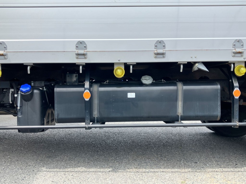 燃料タンクは200L鉄製です。アドブルー付きです|いすゞ フォワード 2RG-FRR90S2(2WD)の写真25