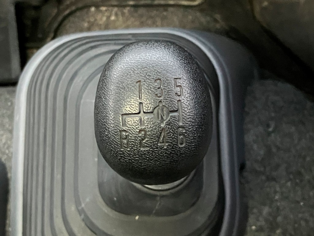 6速マニュアルです。|いすゞ フォワード 2RG-FRR90S2(2WD)の写真30