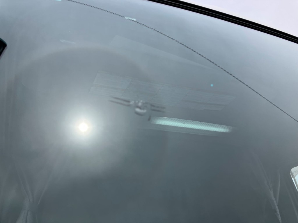 フロントガラス運転席側に飛び石があります。|いすゞ フォワード 2RG-FRR90S2(2WD)の写真33