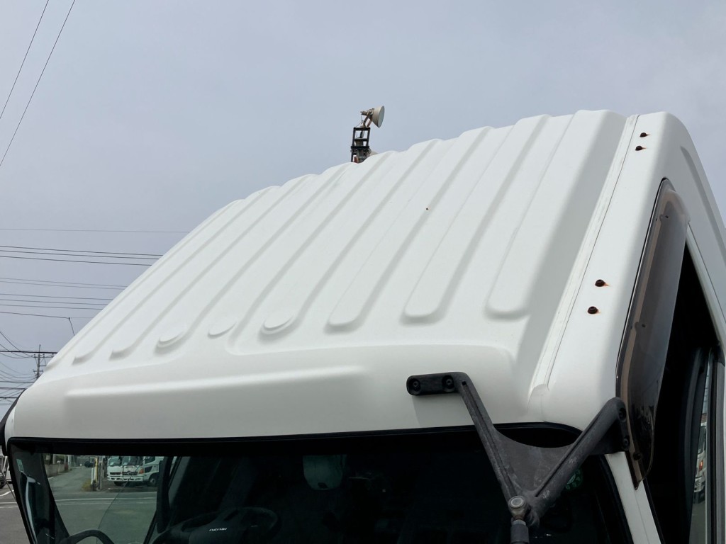 キャブルーフに少しキズ・サビがあります。|いすゞ フォワード 2RG-FRR90S2(2WD)の写真35