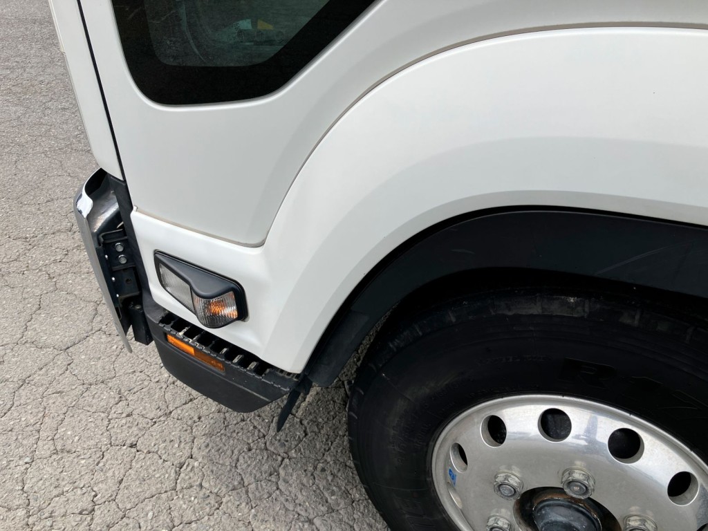 助手席側ドアフェンダーに小傷があります。|いすゞ フォワード 2RG-FRR90S2(2WD)の写真41