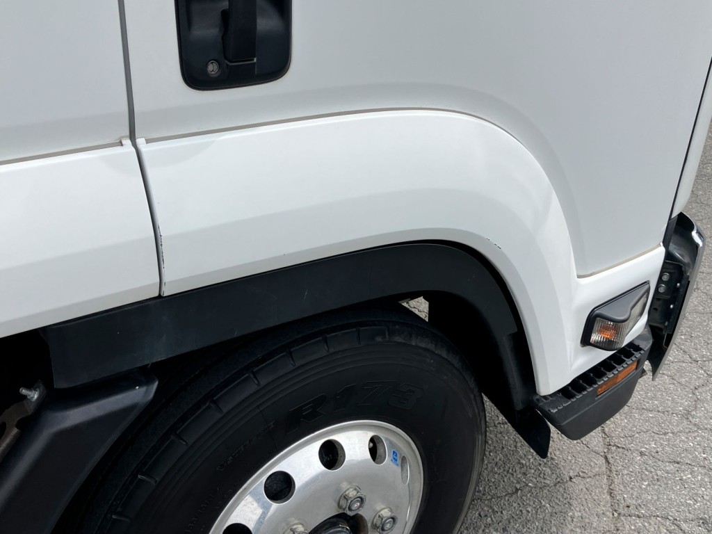 運転席側ドアフェンダーに小傷があります。|いすゞ フォワード 2RG-FRR90S2(2WD)の写真41