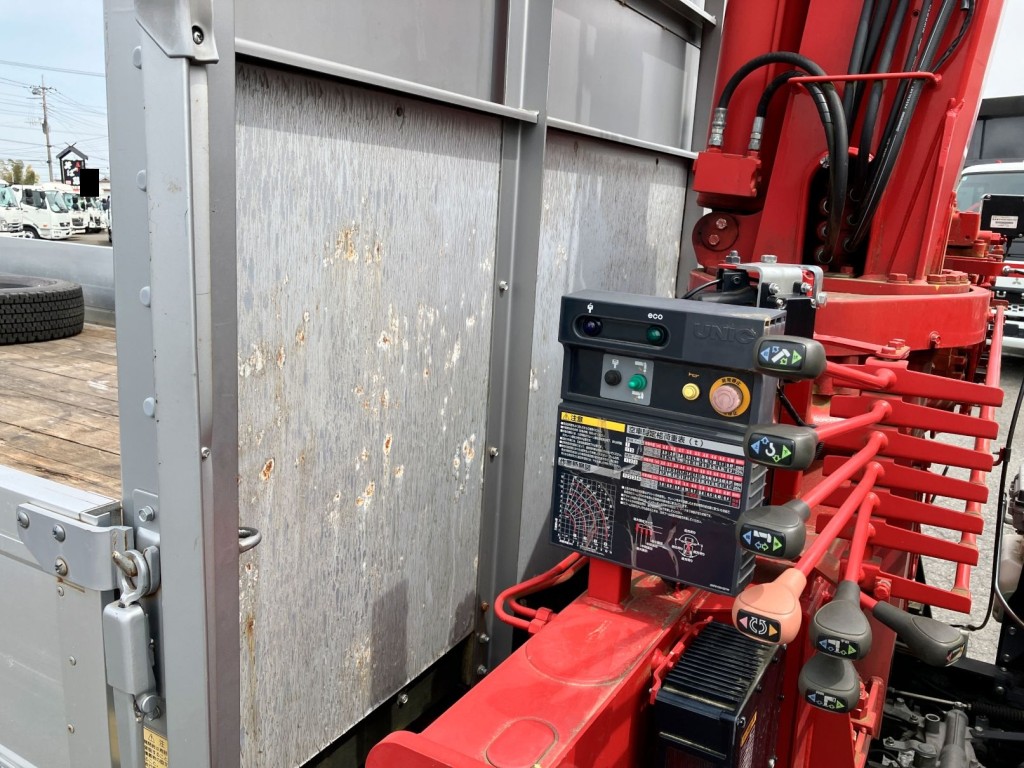 鳥居前面鉄板にサビがあります。|いすゞ フォワード 2RG-FRR90S2(2WD)の写真44