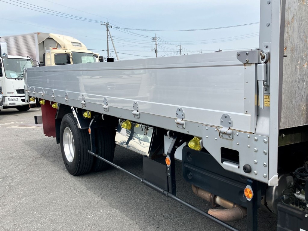 運転席アオリ前方の状態です。|いすゞ フォワード 2RG-FRR90S2(2WD)の写真45