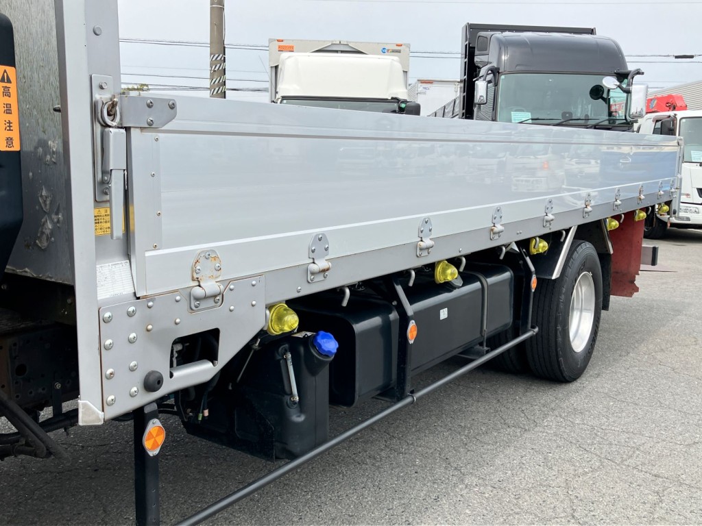 助手席側アオリ前方の状態です。スレがあります|いすゞ フォワード 2RG-FRR90S2(2WD)の写真46