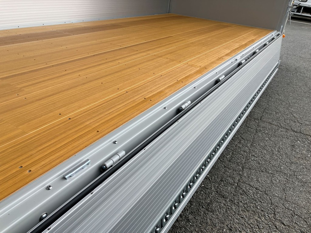 落としフックは3対付いています。|日野 デュトロ 2KG-XZU722M(2WD)の写真15