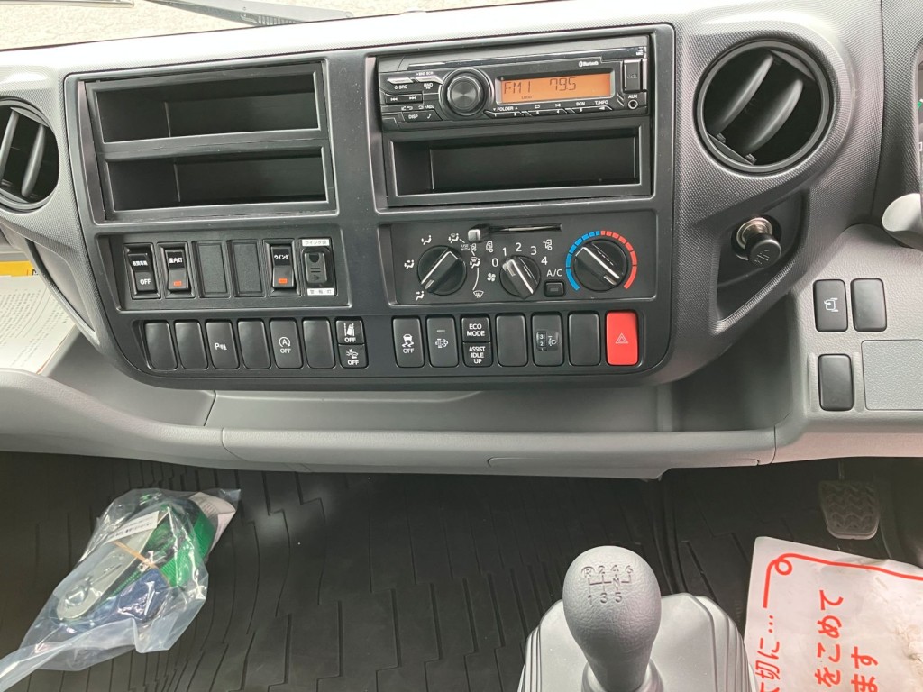 パネル周りの状態です。|日野 デュトロ 2KG-XZU722M(2WD)の写真22