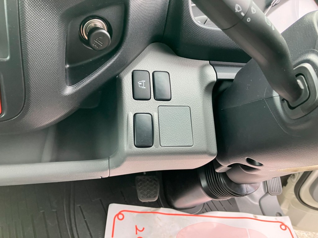 スイッチ類です。|日野 デュトロ 2KG-XZU722M(2WD)の写真23