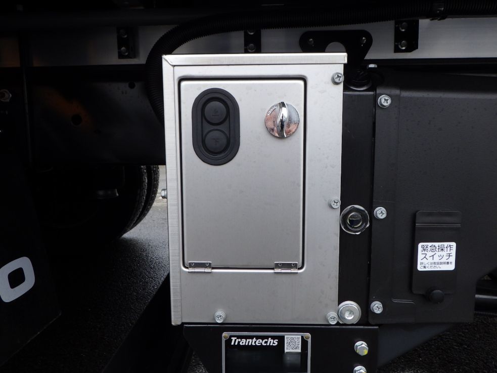 ゲートの操作スイッチです。|日野 レンジャー 2PG-FD2ABG(2WD)の写真14