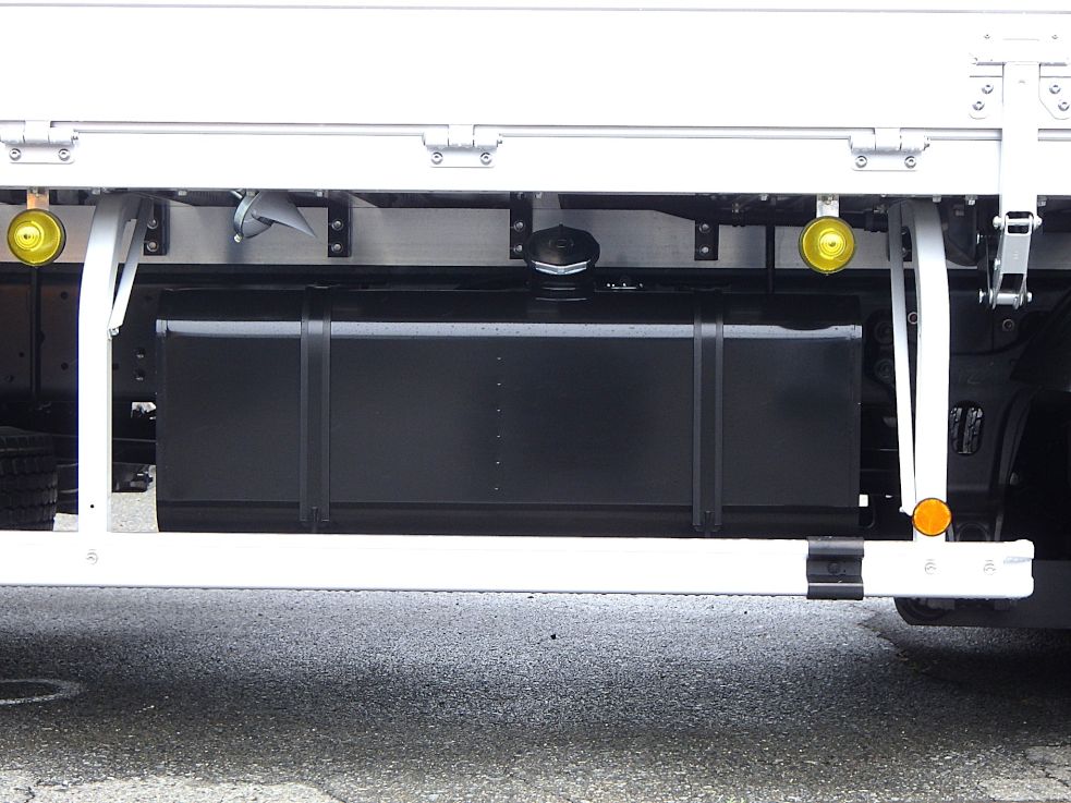 燃料タンクは200Lです。|日野 レンジャー 2PG-FD2ABG(2WD)の写真21