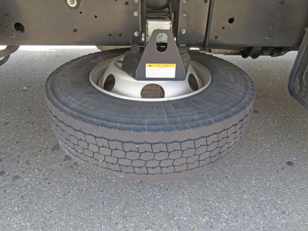 スペアタイヤ付きです。|日野 レンジャー 2KG-FD2ABG(2WD)の写真20