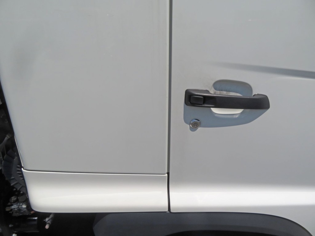 運転席側ドアに細かいキズ・取っ手周りに細かいキズがあります。|日野 レンジャー 2KG-FD2ABG(2WD)の写真31
