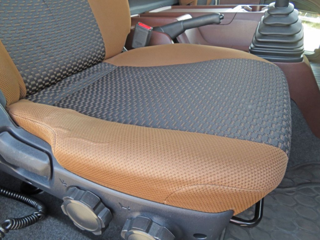 運転席座面の状態です。|日野 レンジャー 2KG-FD2ABG(2WD)の写真33