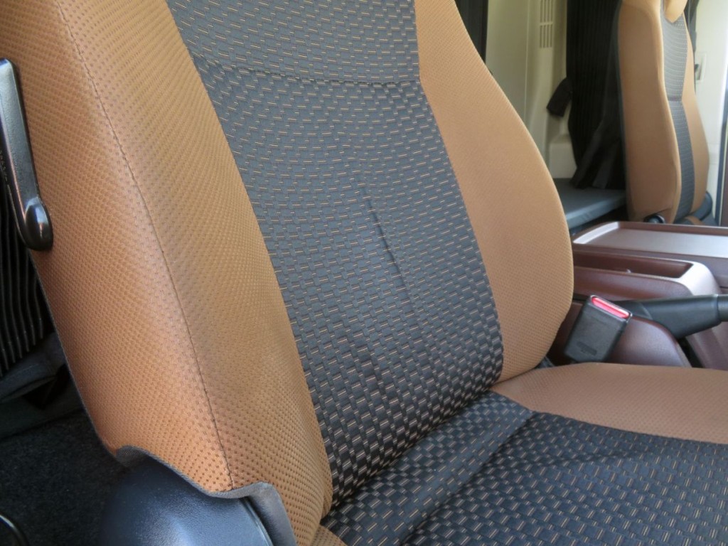 背もたれの状態です。|日野 レンジャー 2KG-FD2ABG(2WD)の写真34
