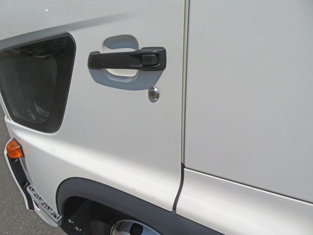 助手席側ドアに細かいキズ・取っ手周りに細かいキズがあります。|日野 レンジャー 2KG-FD2ABG(2WD)の写真36