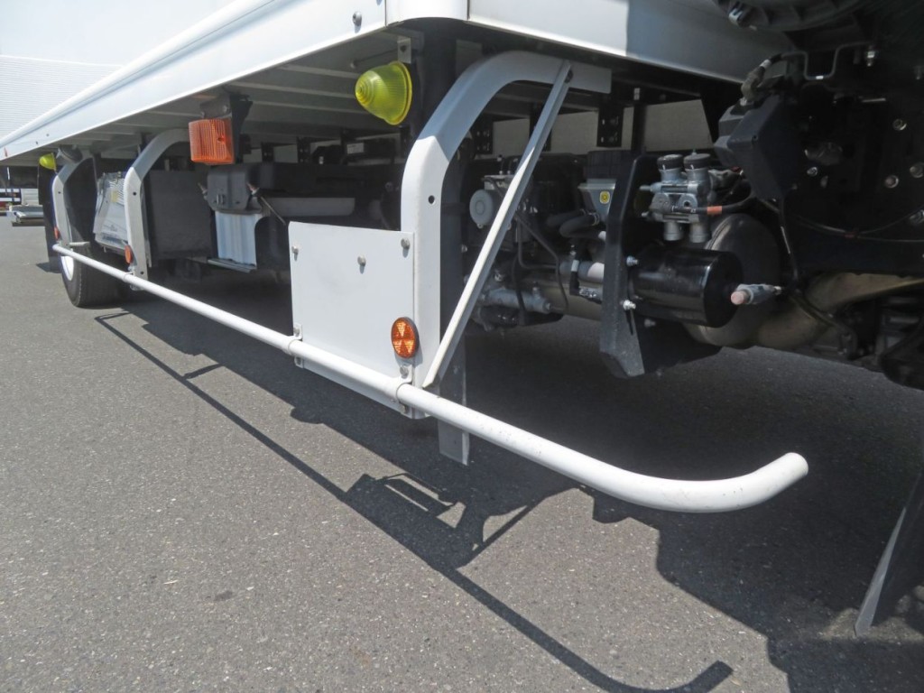サイドバンパーの状態です。(細かいキズがあります)|日野 レンジャー 2KG-FD2ABG(2WD)の写真42