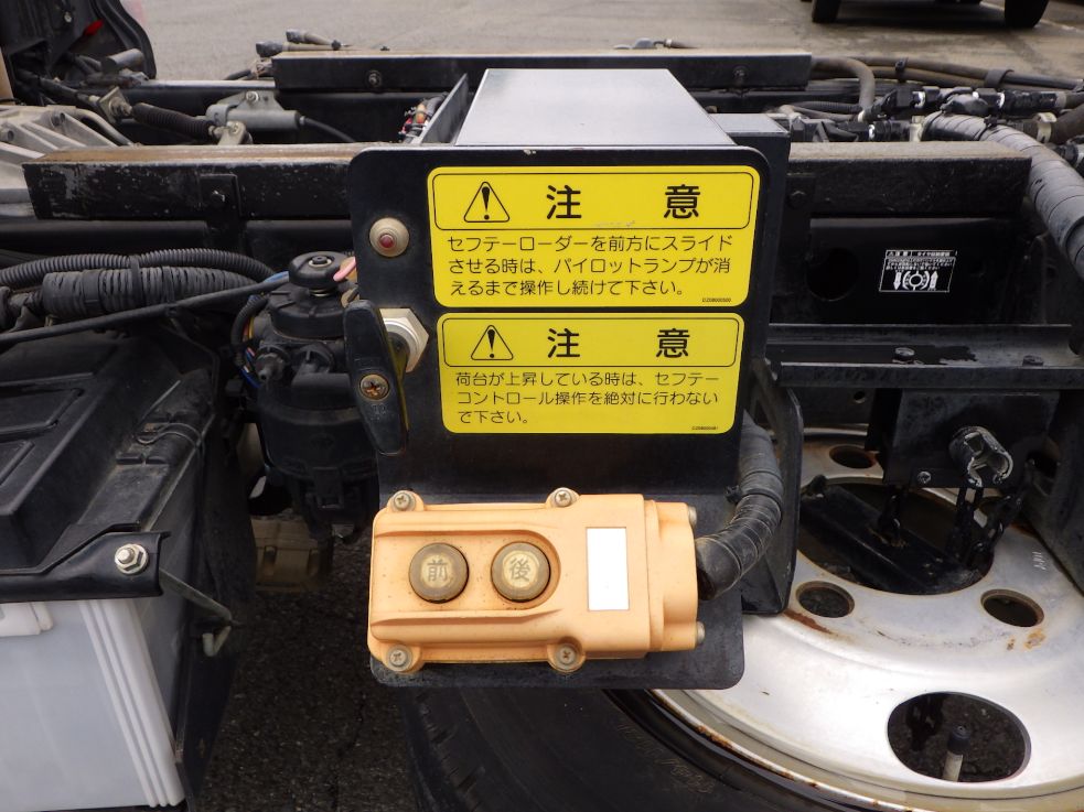 上物の操作スイッチです。|日野 デュトロ TKG-XZU620T(2WD)の写真12