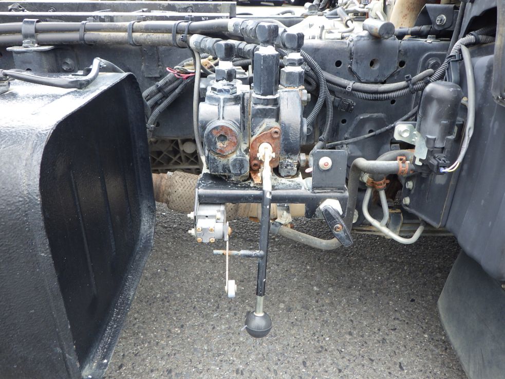 上物の操作レバーです。|日野 デュトロ TKG-XZU620T(2WD)の写真13