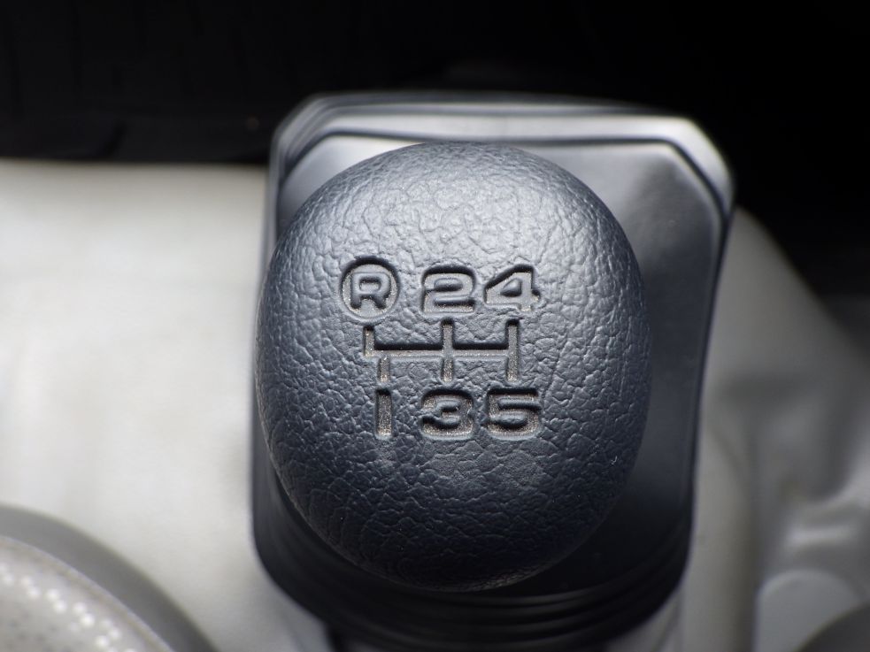 ＭＴ5速です。|日野 デュトロ TKG-XZU620T(2WD)の写真18