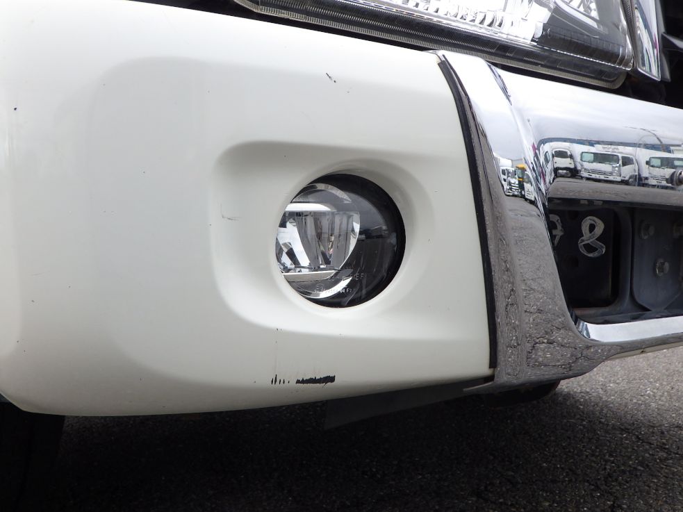 フロントバンパーの両サイドに小キズがあります。|日野 デュトロ TKG-XZU620T(2WD)の写真26