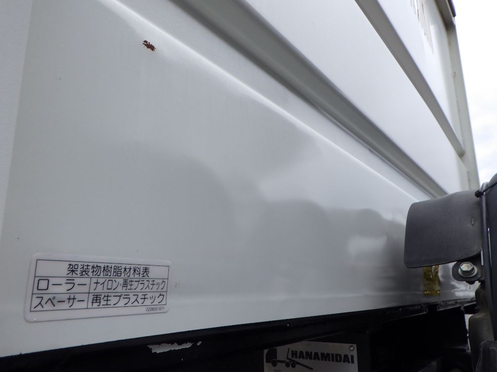 プロテクター前面に凸があります。|日野 デュトロ TKG-XZU620T(2WD)の写真30