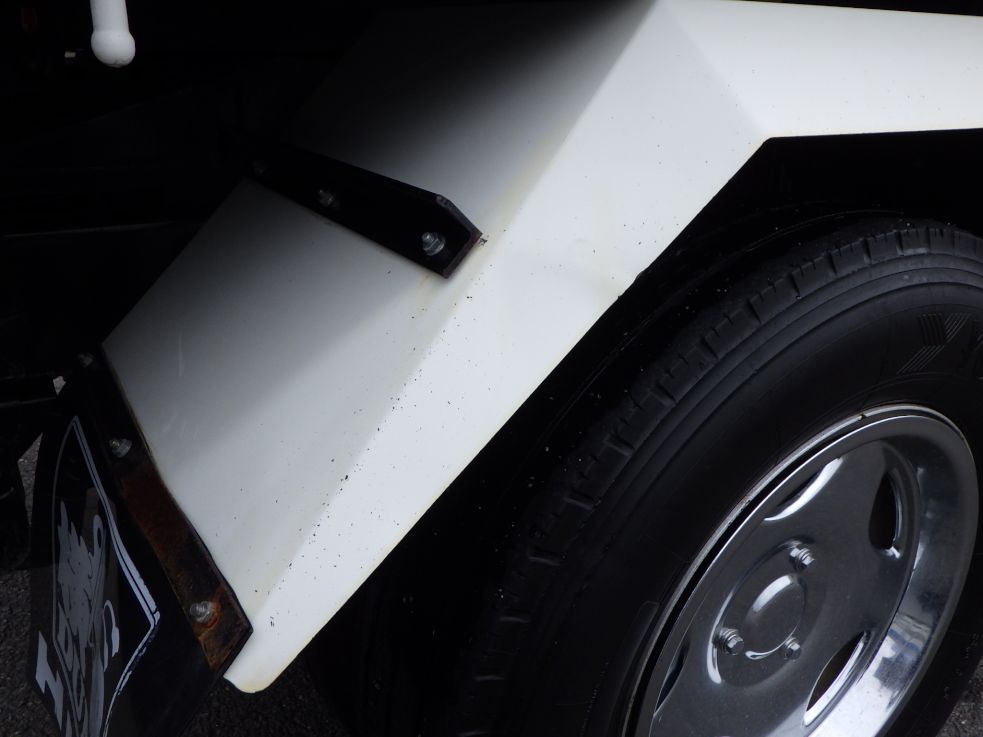 運転席側リヤフェンダーにキズ・ヘコミがあります。|日野 デュトロ TKG-XZU620T(2WD)の写真34
