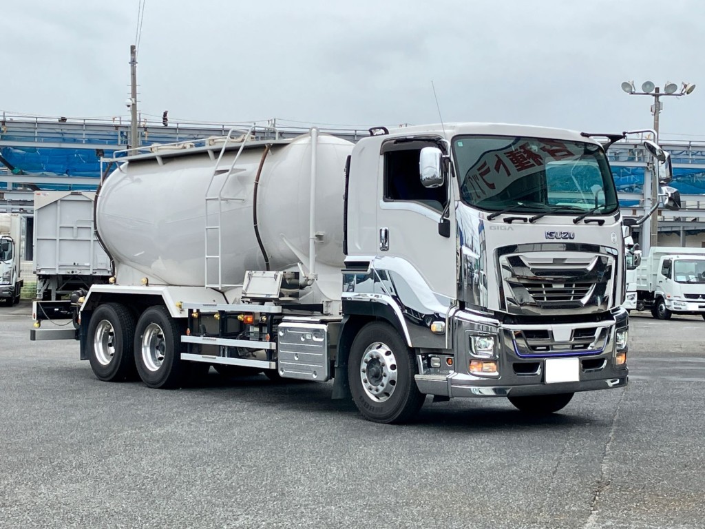 いすゞ ギガ 2PG-CYL77CMの写真2