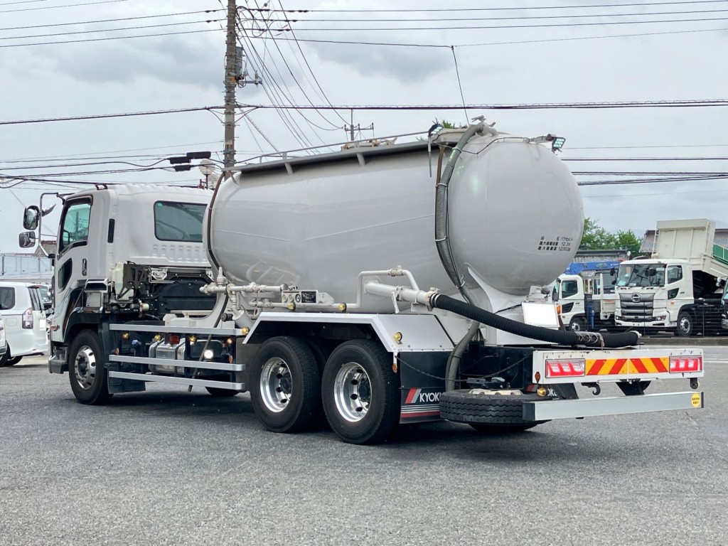 いすゞ ギガ 2PG-CYL77CMの写真3