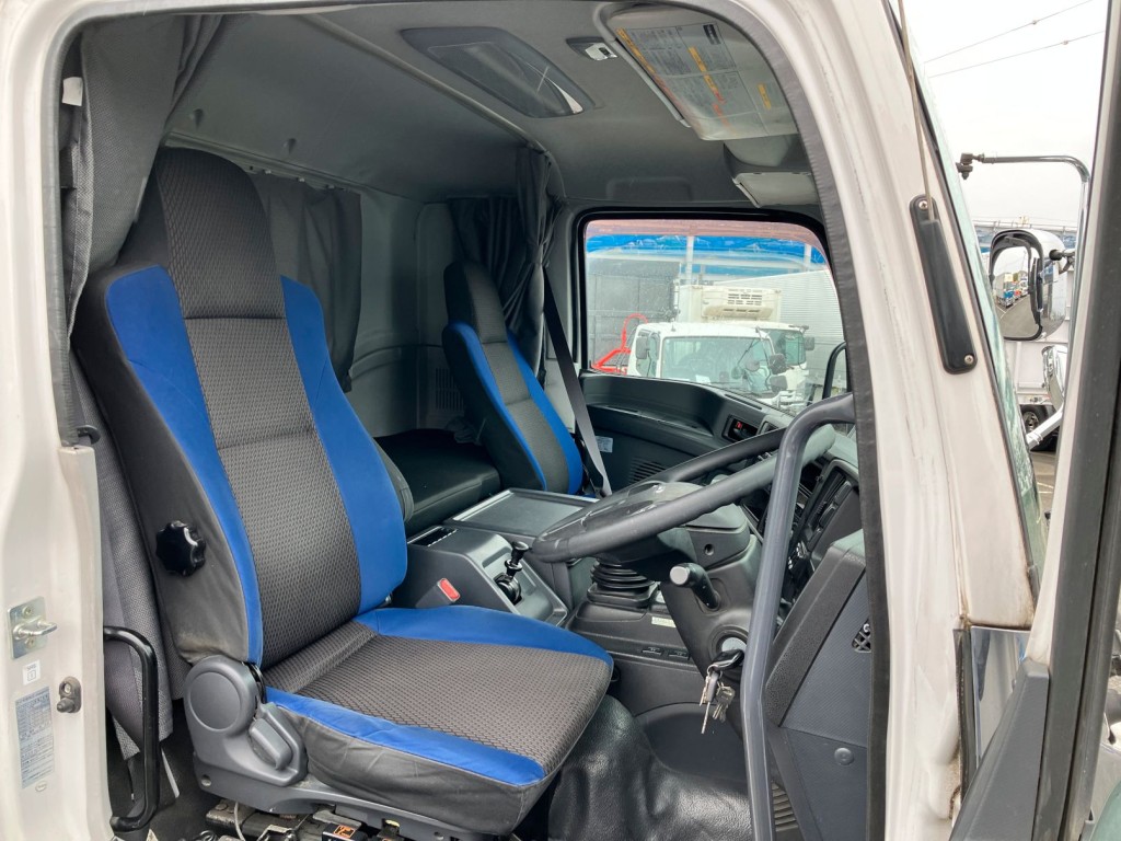 いすゞ ギガ 2PG-CYL77CMの写真5