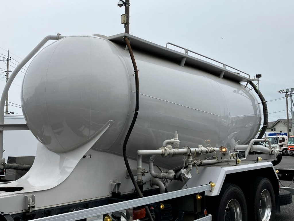 いすゞ ギガ 2PG-CYL77CMの写真8