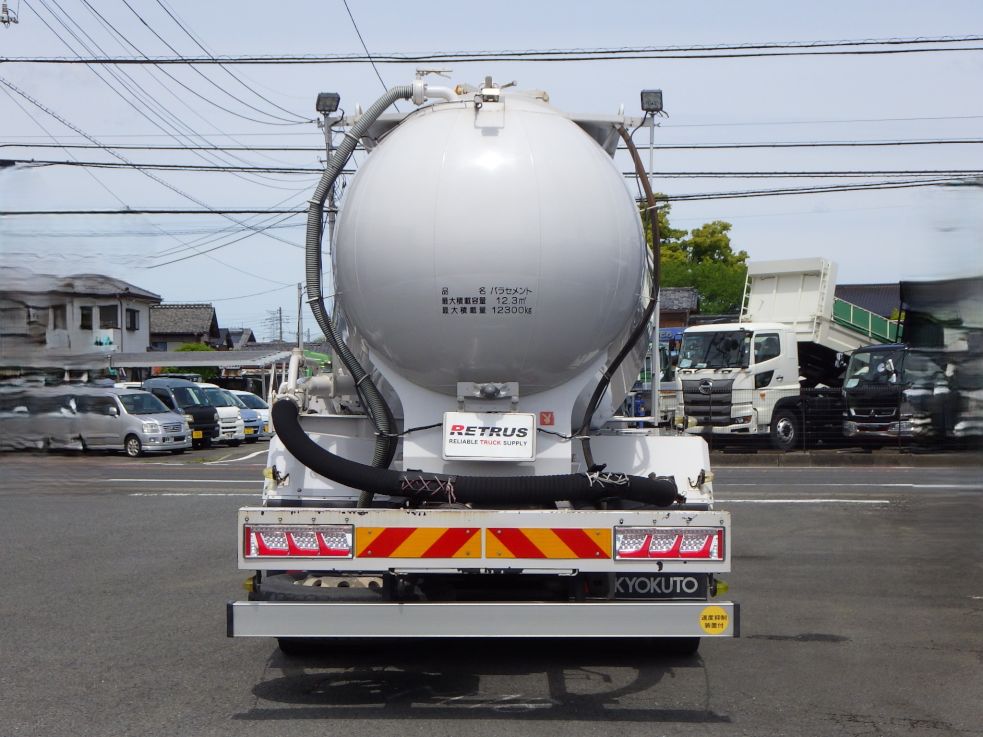積載物はバラセメントです。|いすゞ ギガ 2PG-CYL77CM(6x2)の写真11