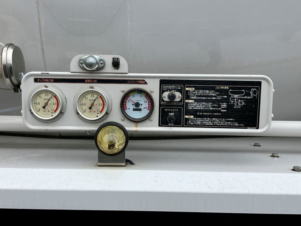 いすゞ ギガ 2PG-CYL77CMの写真17