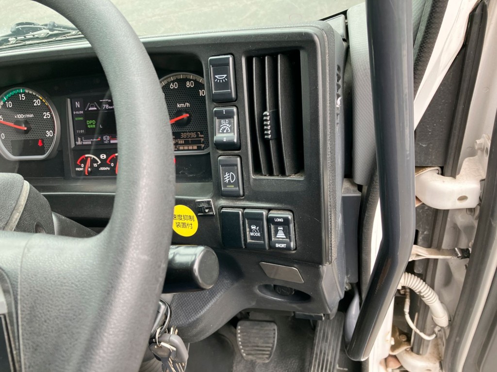 いすゞ ギガ 2PG-CYL77CMの写真26