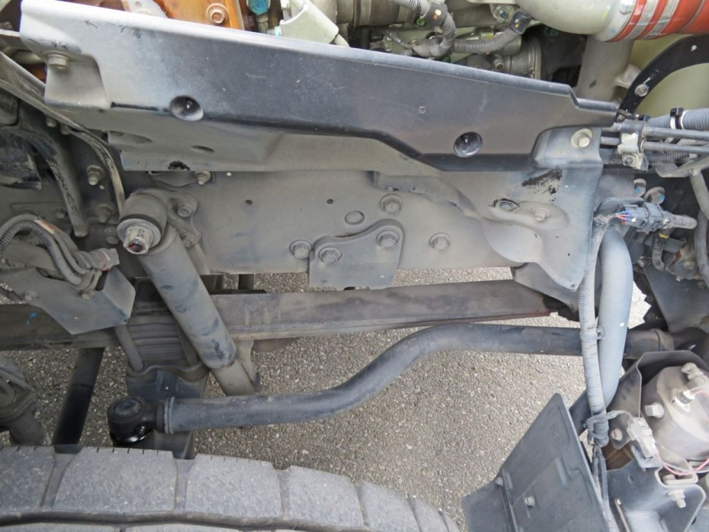 脚廻りに少しサビがあります。|日野 プロフィア 2DG-SH1EDGGの写真26