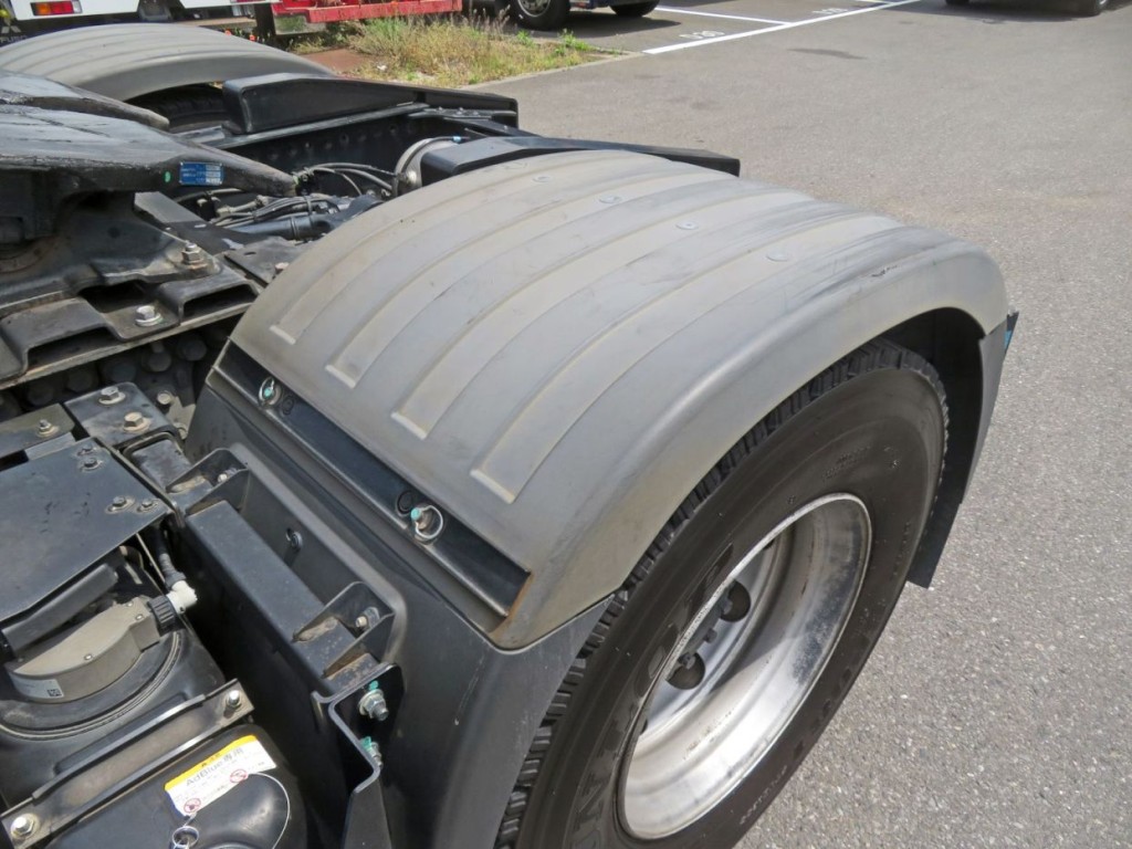 リアフェンダーにキズ・色あせがあります。|日野 プロフィア 2DG-SH1EDGGの写真39
