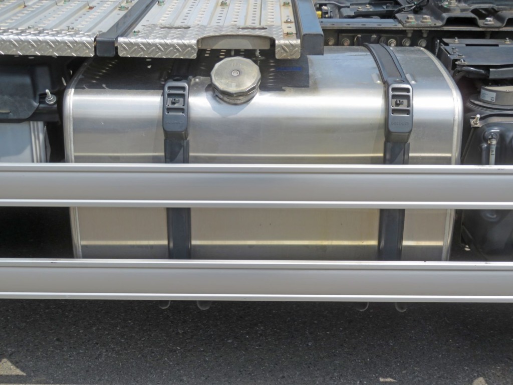 燃料タンクは390Lです。(アルミ製です)|日野 プロフィア 2DG-SH1EDGGの写真41